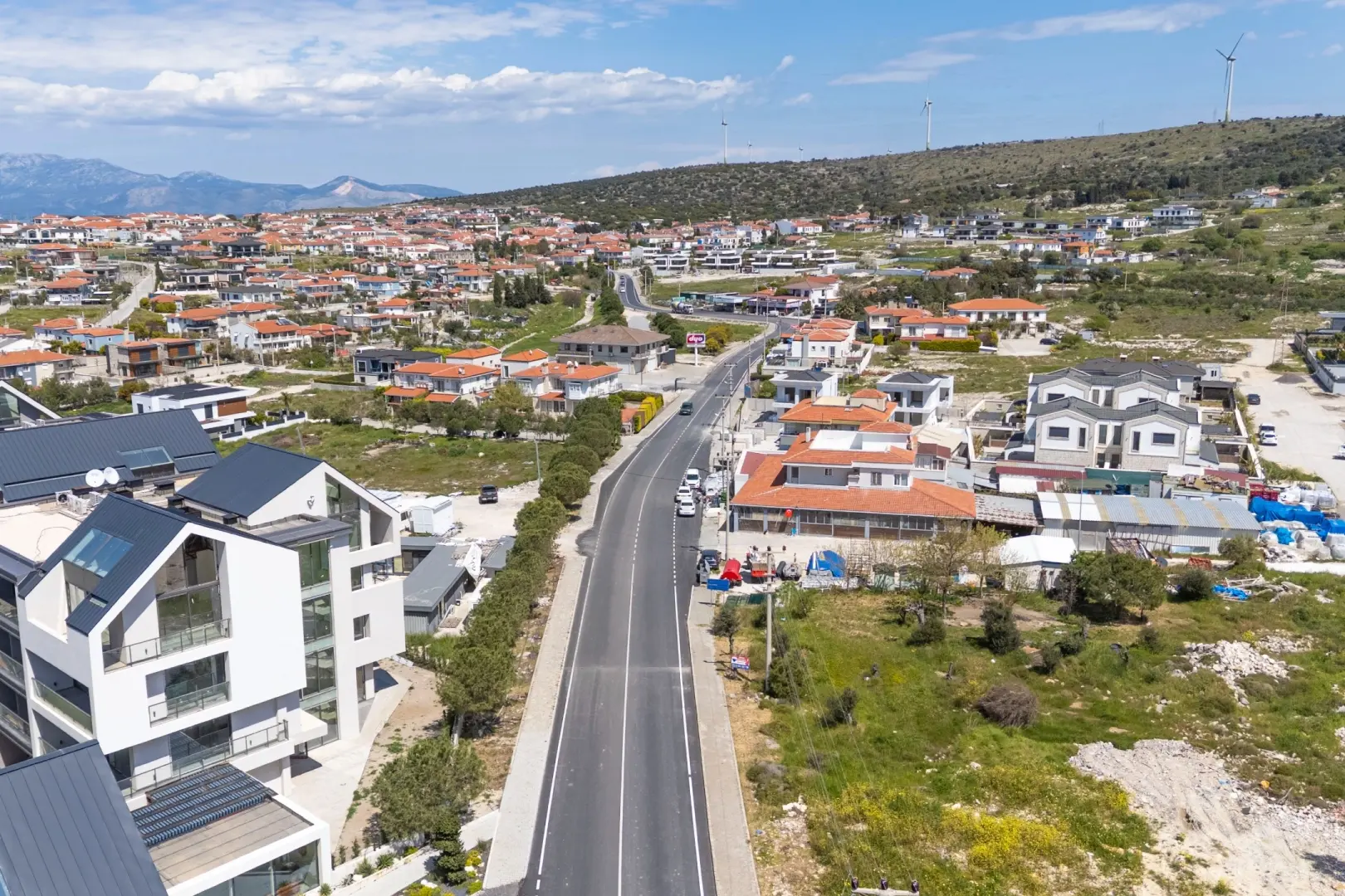 İzmir Büyükşehir’den Yaz Sezonu Öncesi Turizm Bölgelerinde Yoğun Yol Çalışması
