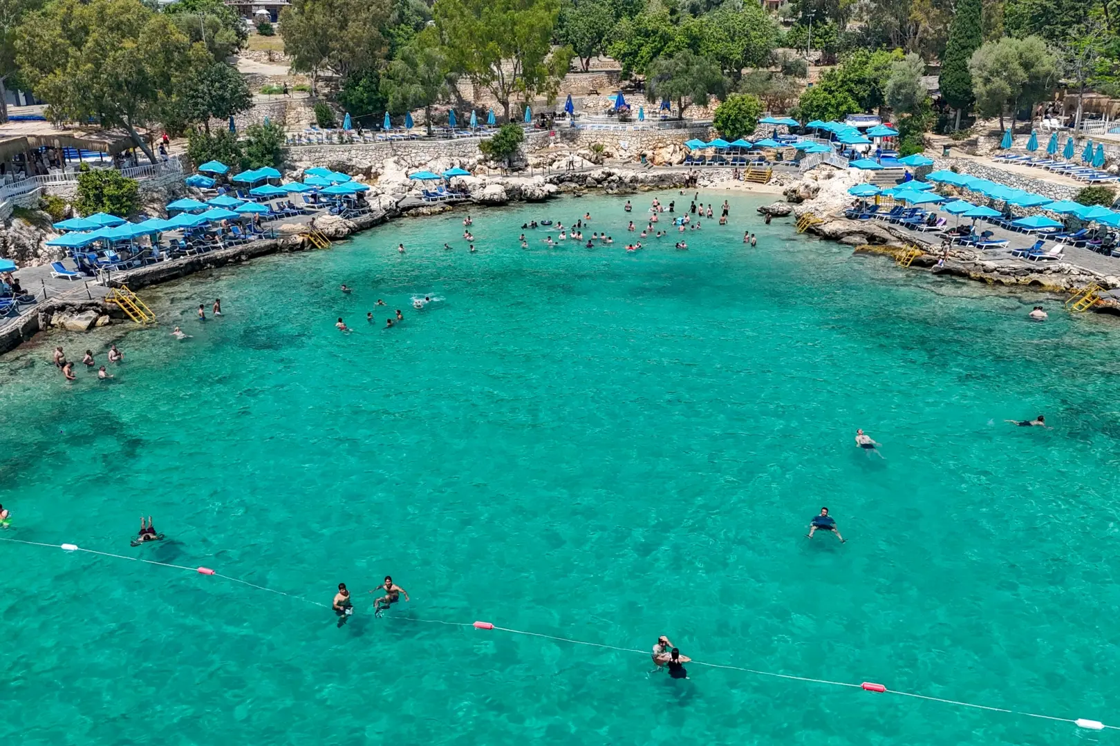 Mersin’de Plajlar Tatilcilerle Dolup Taşıyor