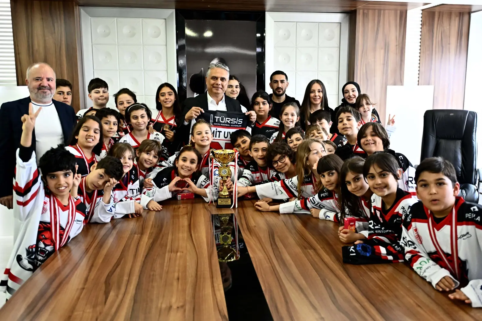 Muratpaşa’nın Sporcuları Başkan Uysal’la Buluştu