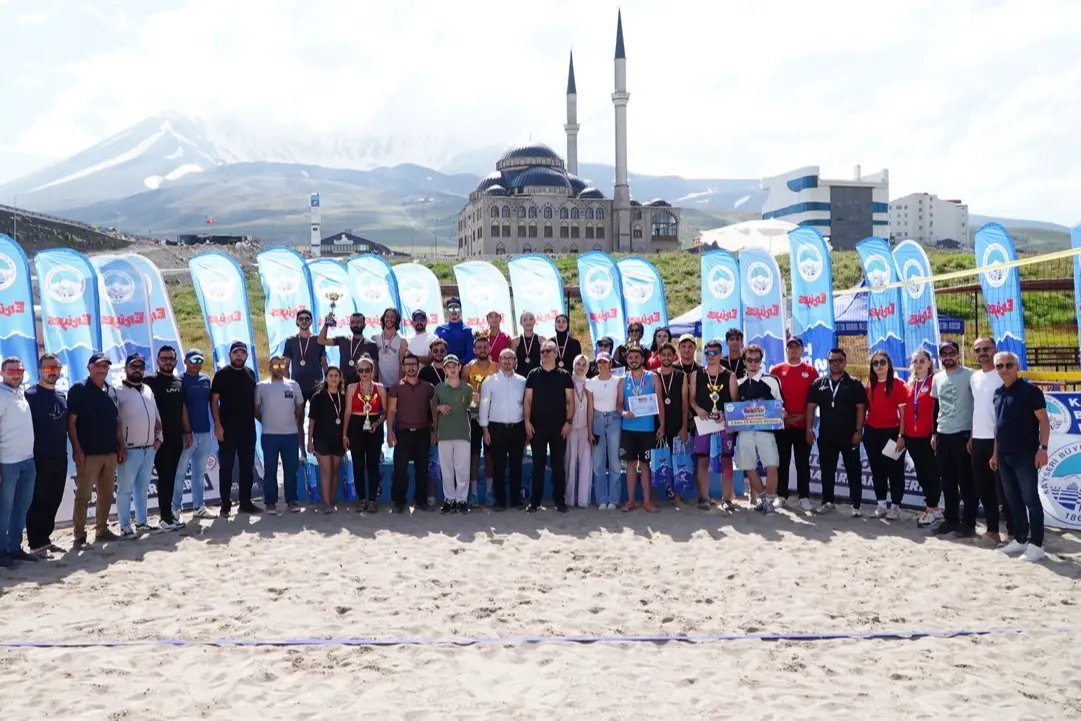 Erciyes’te Zirvede Plaj Voleybolu Heyecanı