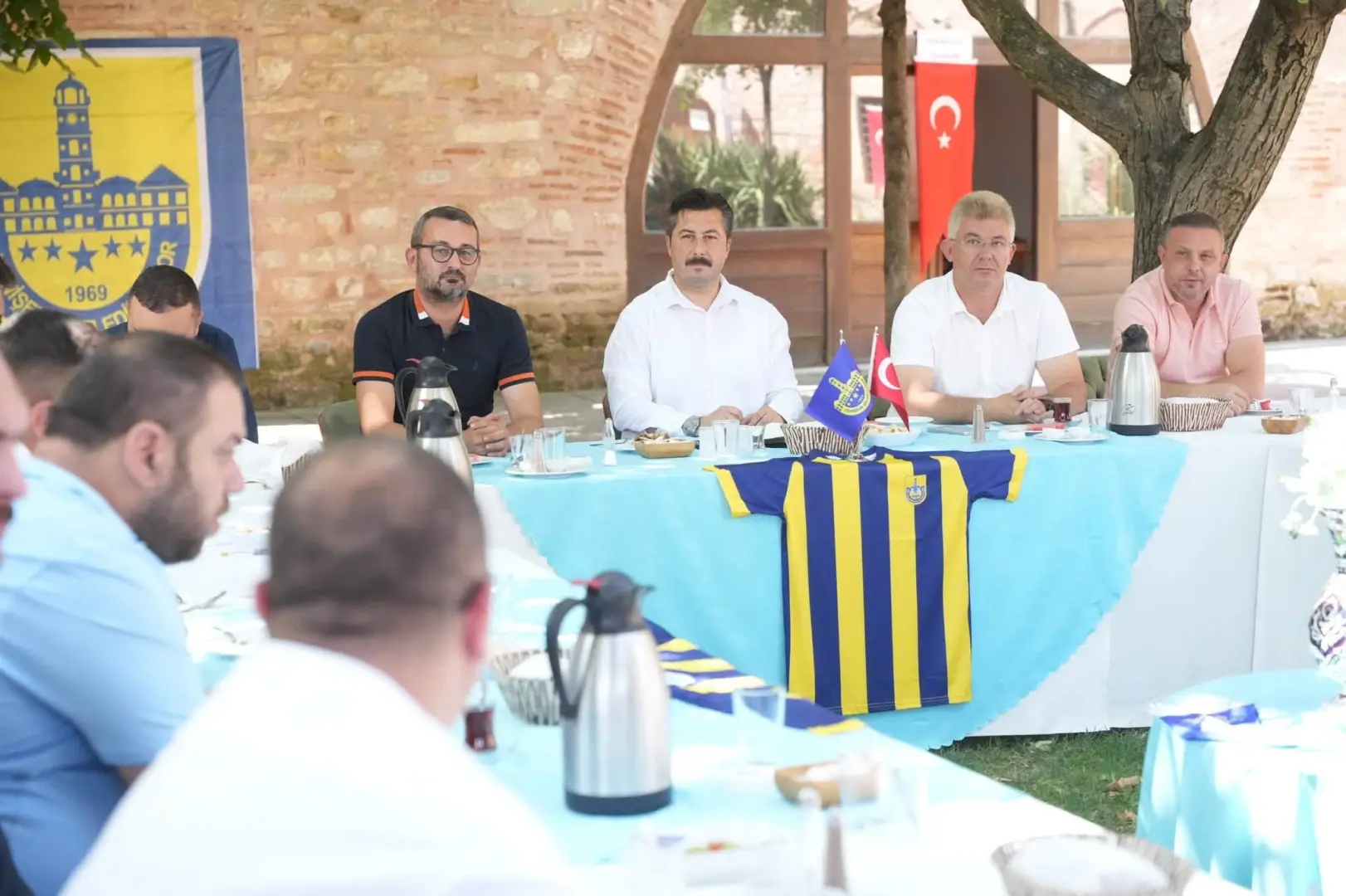 Yenişehir Belediyespor’da Yeni Sezon Öncesi Yönetim Buluşması