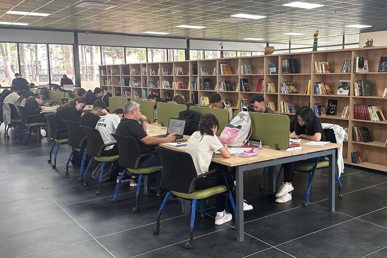 Sosyal Etki Zirvesi’nden Anlamlı Dayanışma: Binlerce Kitap Adıyaman’a
