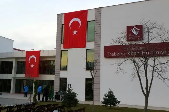 Huzurevi ve Yaşlı Bakım Hizmetlerinde Yeni Düzenleme Yürürlüğe Girdi
