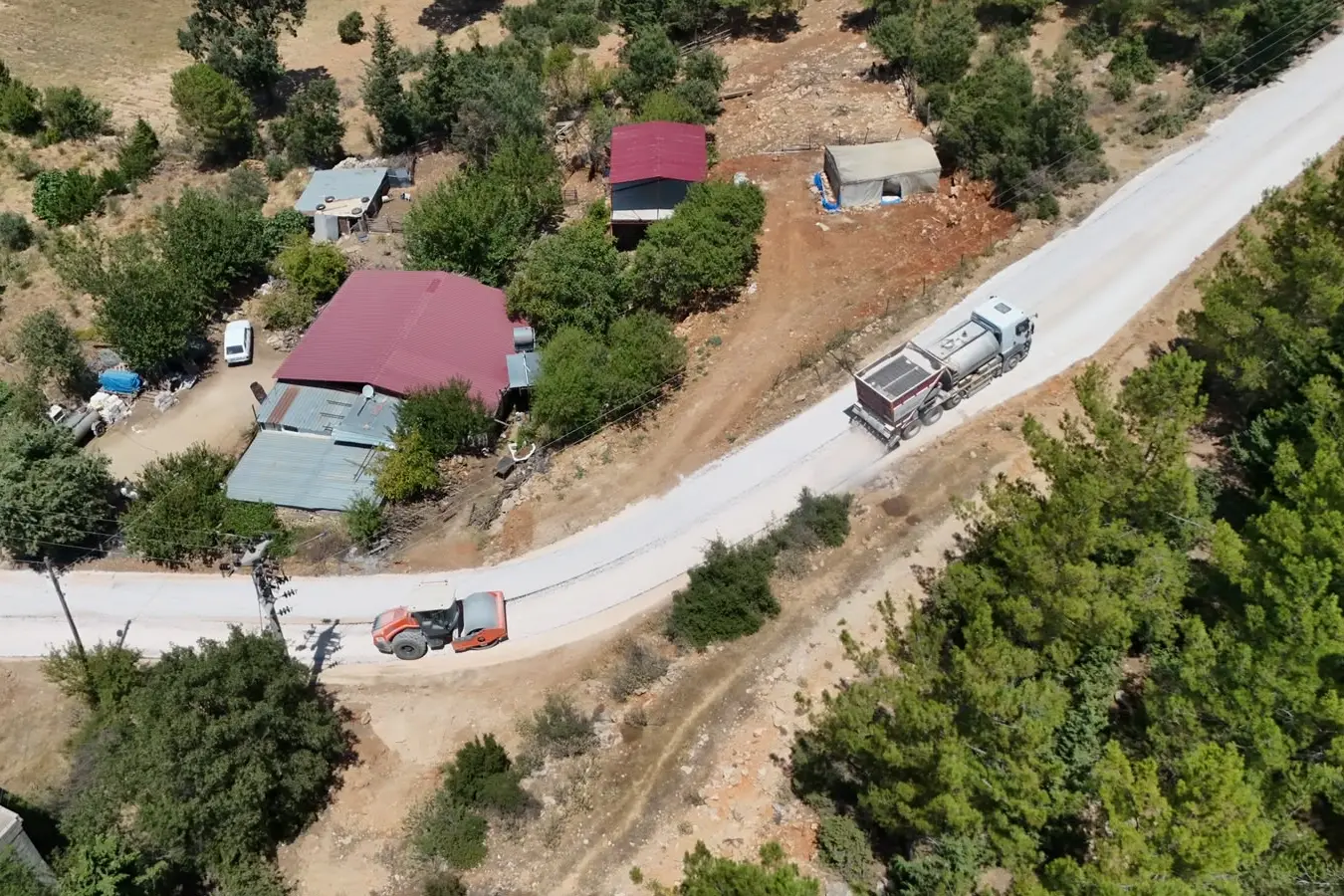 Mersin Büyükşehir’den Balandız’a Üretici Yolu Desteği