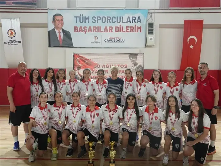 Denizli’de Zafer Kupası Heyecanı: 300 Genç Sporcu Parkede Buluştu