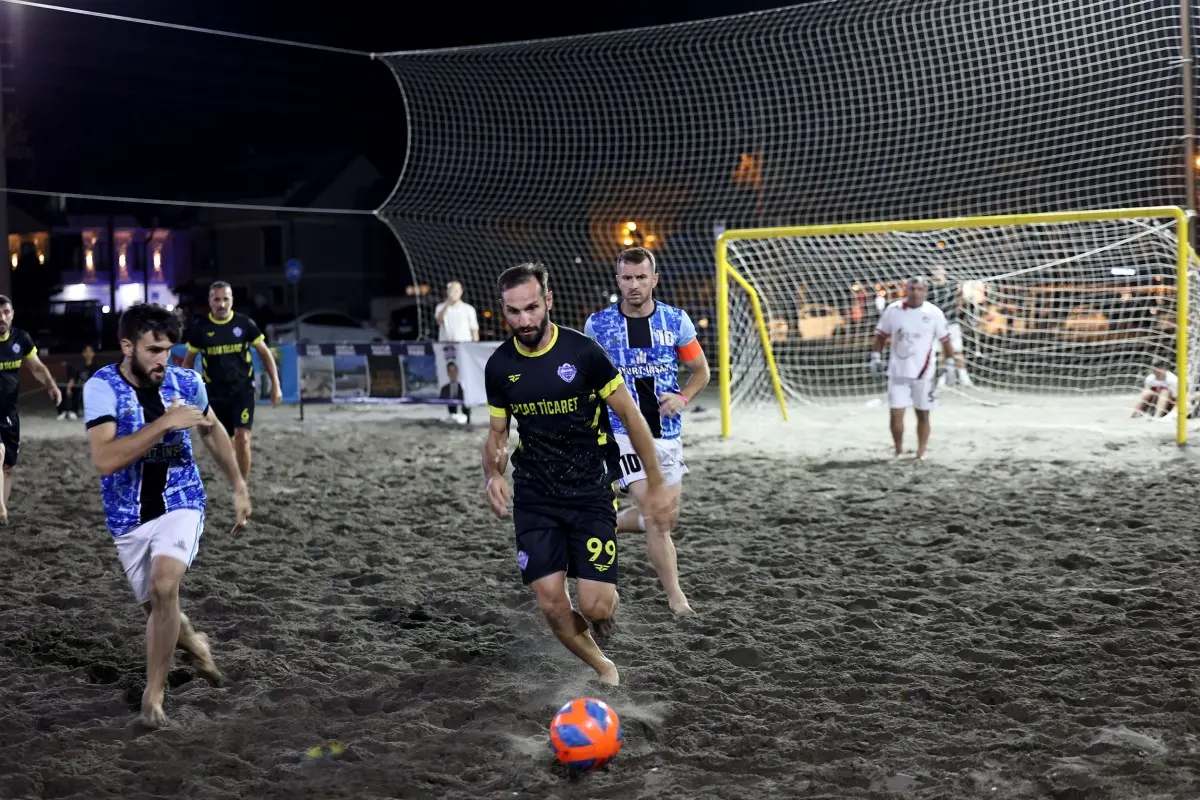 Kocaali Sahili’nde Plaj Futbolu Heyecanı