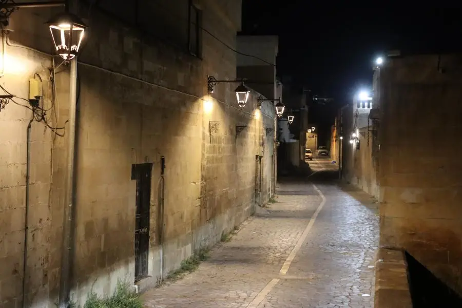 Şanlıurfa’nın Tarihi Sokakları Gece Işıklarıyla Yeniden Hayat Buldu