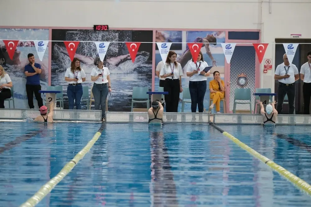 Eskişehir’de “Engelsiz Kulaçlar” Yarışları Büyük İlgi Gördü