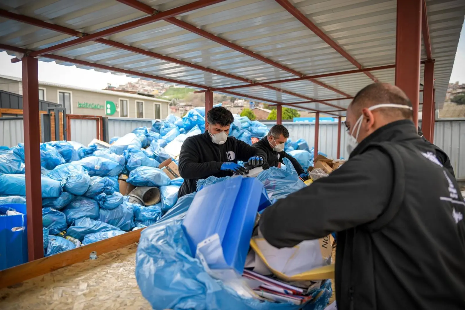 İzmir’de Geri Dönüşüm Hamlesi: Kapasite 550 Tona Yükseldi, Proje 28 Mahalleye Ulaştı