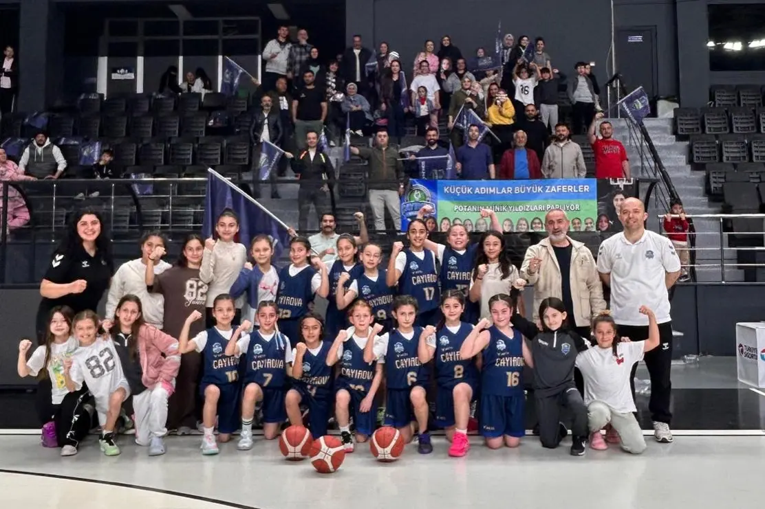 Çayırova U-10 Kız Basketbol Takımı’ndan Sezon Bitmeden Şampiyonluk