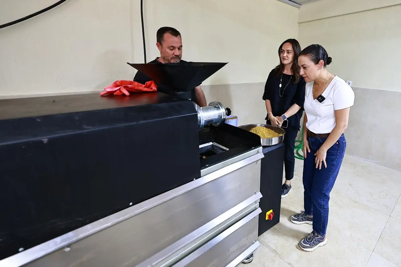 Efes Selçuk Belediyesi’nden sokak hayvanları için mama üretim projesi